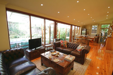 Bishops Garden - Hervey Bay Accommodation 0