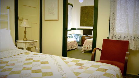 Chalet Guesthouse And Studio - Hervey Bay Accommodation 1