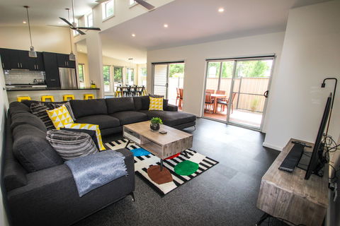 Decked Out At Bright - Hervey Bay Accommodation 0