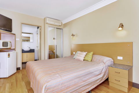 Econo Lodge Karratha - Hervey Bay Accommodation 1