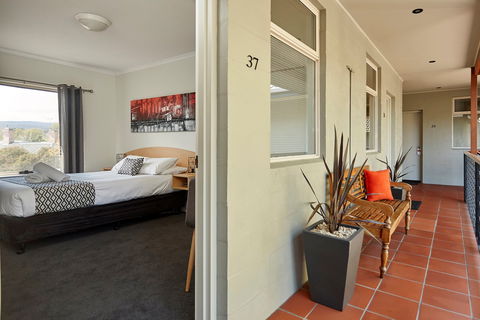 Elphin  Motel & Serviced Apartments - Hervey Bay Accommodation 1