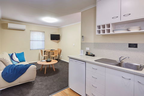 Elphin  Motel & Serviced Apartments - Hervey Bay Accommodation 2