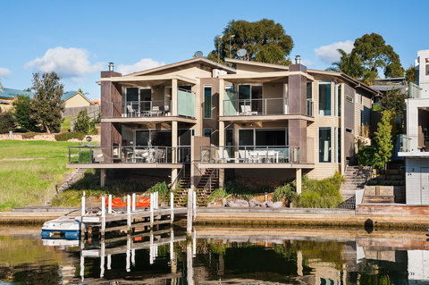 Gippsland Lakehouse - Hervey Bay Accommodation 0