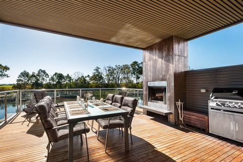 Gippsland Lakehouse - Hervey Bay Accommodation 1