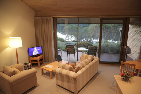 Gipsy Point Lakeside - Hervey Bay Accommodation 1
