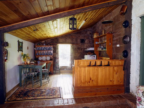 Hamilton's Cottage Collection And Country Gardens - Edwards - Hervey Bay Accommodation 2