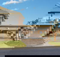 Hybiscus Waterfront Apartments - Hervey Bay Accommodation
