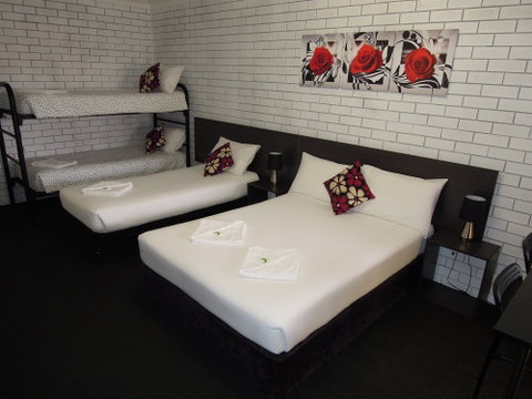 Jackaroo Apartments - Motel - Hervey Bay Accommodation 2