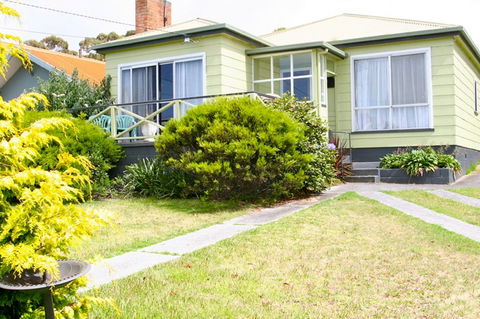 Lady Barron Holiday Home - Hervey Bay Accommodation 0