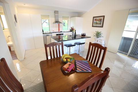 One Tree Bed And Breakfast: The Suite And The Retreat - Hervey Bay Accommodation 1