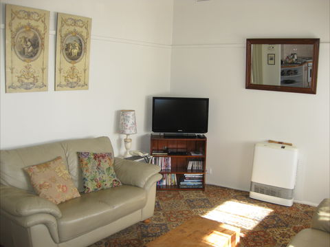Peel Cottage - Tourism Hervey Bay 1