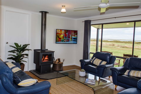 Port Albert Waterview Retreat - Hervey Bay Accommodation 2