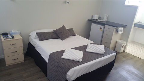 Queens Beach Hotel - Hervey Bay Accommodation 1