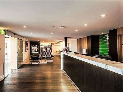 The Waverley International Hotel - Hervey Bay Accommodation 0