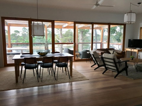The Lakehouse Beechworth - Hervey Bay Accommodation 2