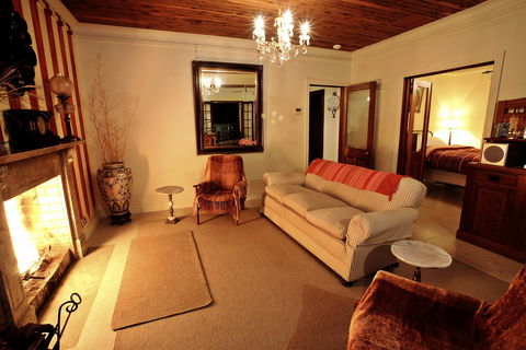 Yellow Cottage - Hervey Bay Accommodation 1