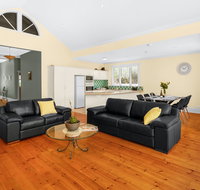 Adelaide Style Accommodation-City and Beach Luxury Home - Hervey Bay Accommodation