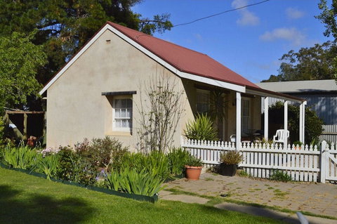 Almond Tree Cottage - Hervey Bay Accommodation 0