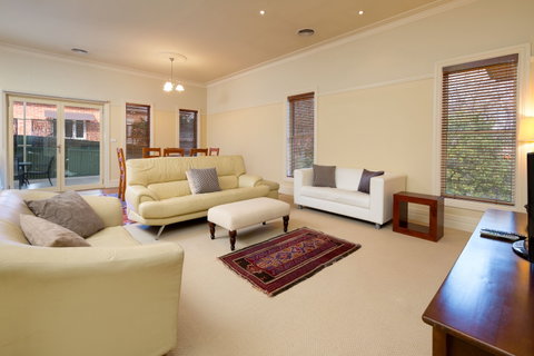 Ampleforth East - Hervey Bay Accommodation 2