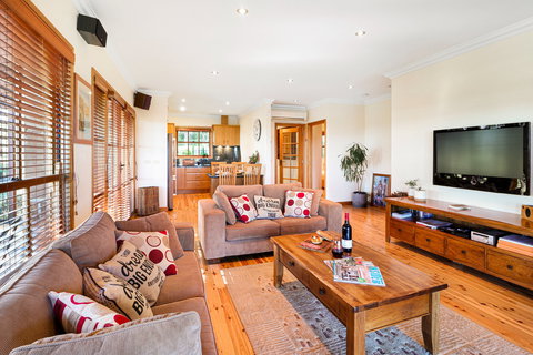 A View To A Hill - Hervey Bay Accommodation 0