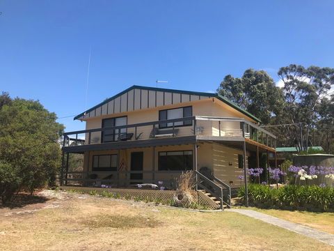 Barefoot Beach House - Hervey Bay Accommodation 1