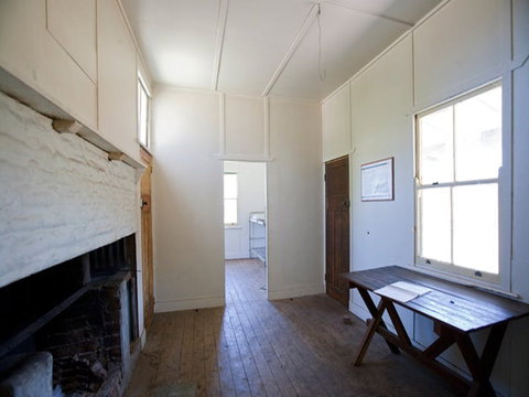 Brackens Hut - Hervey Bay Accommodation 2