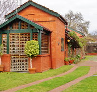 Buxton Manor/ Adelaide Heritage Cottages - Paprika Spa Cottage - Hervey Bay Accommodation