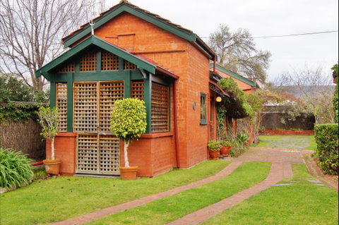 Buxton Manor/ Adelaide Heritage Cottages - Paprika Spa Cottage - Hervey Bay Accommodation 0
