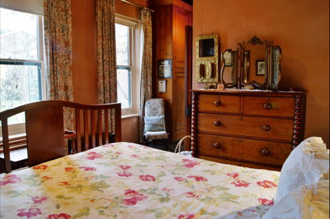 Buxton Manor/ Adelaide Heritage Cottages - Paprika Spa Cottage - Hervey Bay Accommodation 1
