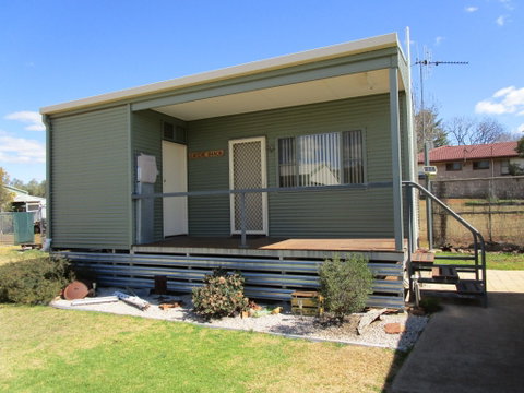 Caddy Shack Dunedoo - Tourism Hervey Bay 0
