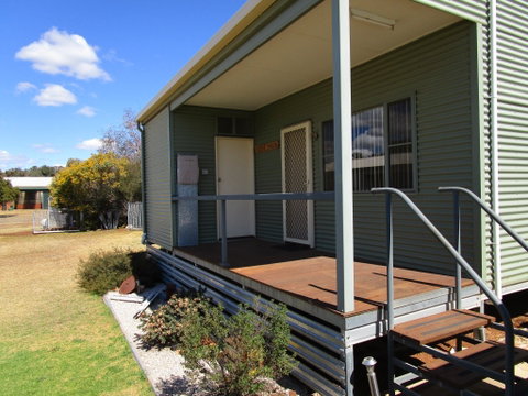 Caddy Shack Dunedoo - Tourism Hervey Bay 1