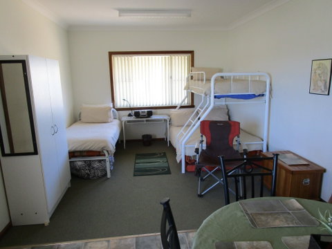 Caddy Shack Dunedoo - Tourism Hervey Bay 2