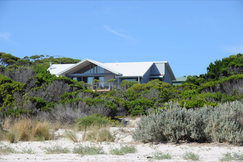 Cassini Beach House - Hervey Bay Accommodation 0