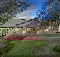 Cottage Retreat/Shady Cottage - Hervey Bay Accommodation