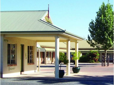 Country Gardens Motor Inn - Hervey Bay Accommodation 0