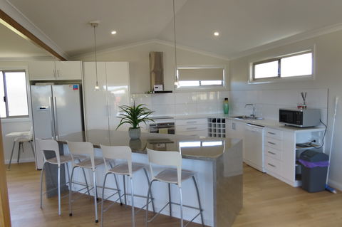 Cozzys Condo Luxury Beach House - Hervey Bay Accommodation 2