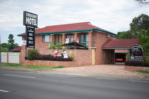 Crescent Motel - Hervey Bay Accommodation 0