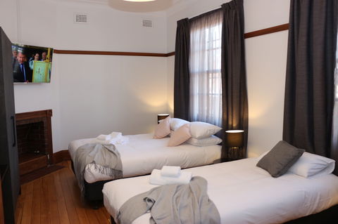Guildford Hotel - Hervey Bay Accommodation 1