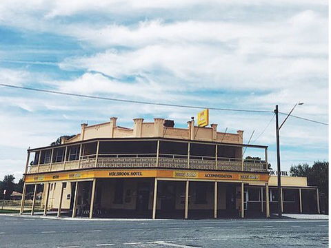 Holbrook Hotel - Hervey Bay Accommodation 0