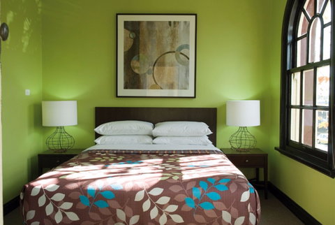 Hotel Warrnambool - Hervey Bay Accommodation 0