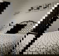 Leura Camellias - Hervey Bay Accommodation