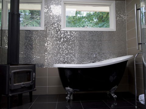 Leura Camellias - Hervey Bay Accommodation 1