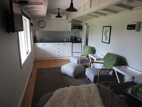 Miners Ridge Vineyard Railway Carriage B&B - Hervey Bay Accommodation 2