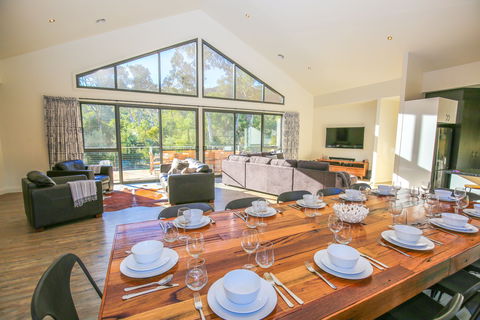 Northern Exposure - Bright - Hervey Bay Accommodation 0