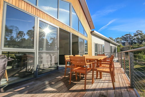 Northern Exposure - Bright - Hervey Bay Accommodation 1