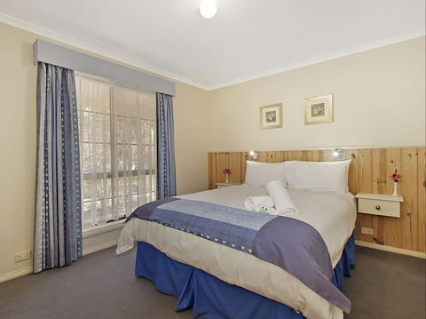 Oak Cottage - Tudor Village - Hervey Bay Accommodation 0