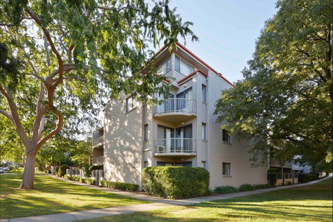 Pinnacle Apartments - Hervey Bay Accommodation 1