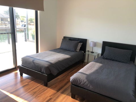 Port Bouvard Retreat - Large Family Friendly Canal Home With Private Jetty - Tourism Hervey Bay 2