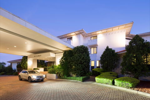 Ramada By Wyndham Diplomat Canberra - Hervey Bay Accommodation 0