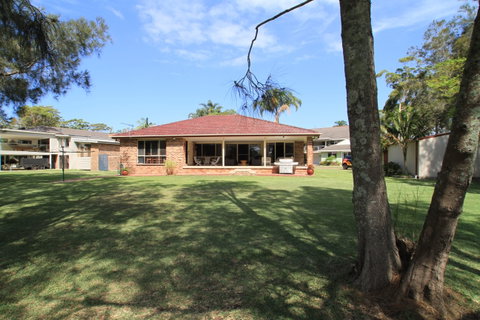 Ray Of Sunshine-Waterfront Reserve - Hervey Bay Accommodation 0